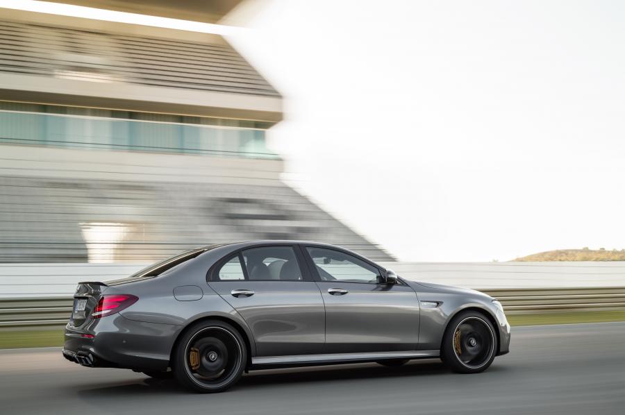  Mercedes-AMG E63 S 4Matic 2017 года  (WW) (фото 24 из 52)